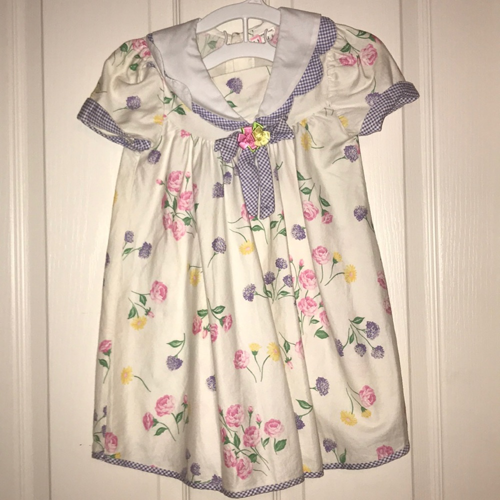 Beautiful Spring dress with flowers!
